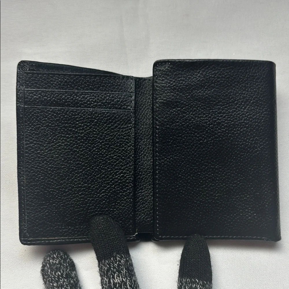 Perry Ellis Portfolio Trifold Pebble Leather Wallet Black GUC